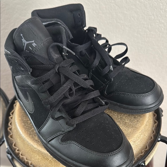 Jordan 1 Black Athletic Shoes - Picture 2 of 6